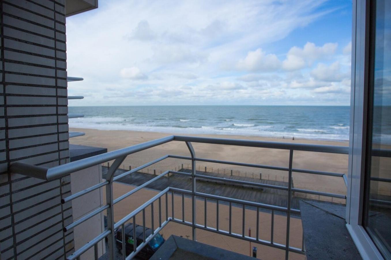 Bright Apartment With Sea View ออสเทนด์ ภายนอก รูปภาพ